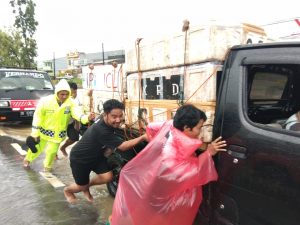Trans Pangkep Banjir, Kapolres Turun Tangan