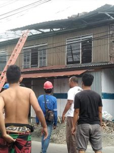 Nahas, Pekerja Spandek di Parepare Kesetrum Listrik di Atap Rumah