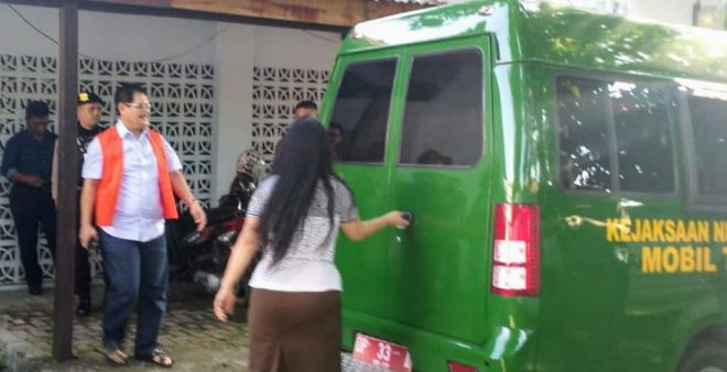 Baju Orange Andalan Resmi Dikenakan Amran Ambar, Terpidana Korupsi Gerobak