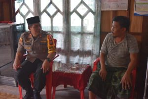 Allahu Akbar, Kapolres Sidrap Santuni Anggotanya yang Sakit