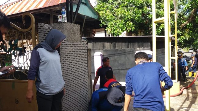 Respon Cepat Laporan Warga, Anggota DPRD di Parepare Turun Tangani Drainase Tersumbat