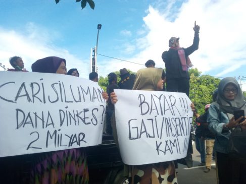 Puluhan Masyarakat Demo Dikantor Walikota, DPRD dan Kejari, Ini Tuntutannya