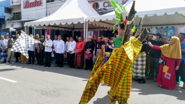 HUT Kota Ke-59 : Lepas Pawai Budaya Daerah, Ini Pesan Wali Kota Parepare