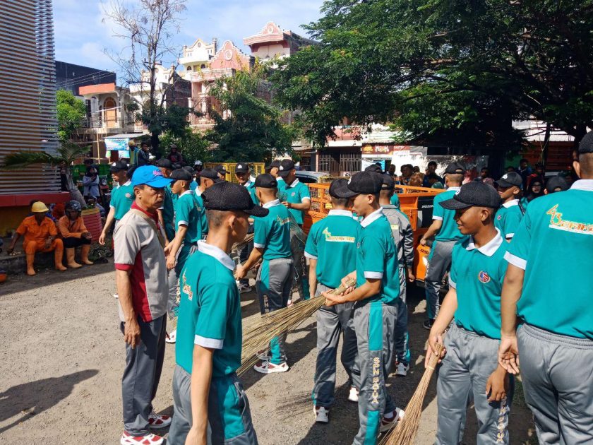 Jum,at Bersih, Personil Polres – SLK SPN. Batua “Serbu” Pasar dan Terminal
