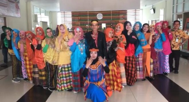 HUT Parepare Ke-59, Dokter RS Andi Makkasau Layani Pasien Berpakaian Adat