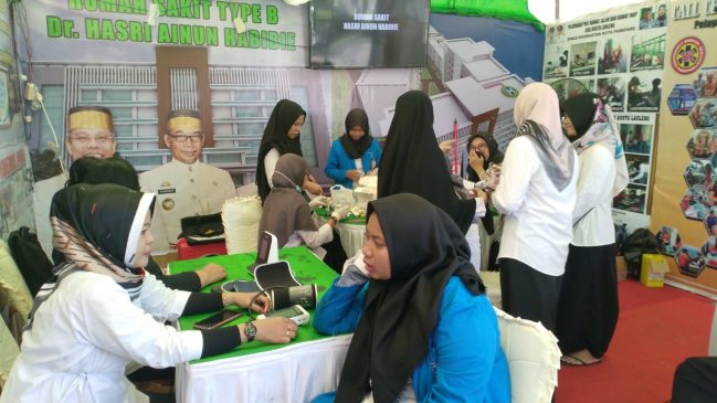 Dinkes Layani Pemeriksaan dan Konsultasi Kesehatan Gratis di Pameran Parepare Fair