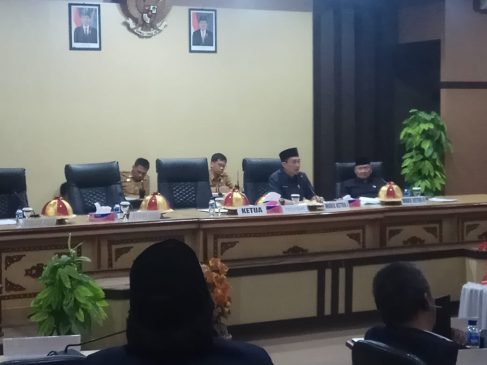 Hadapi Demonstran, Dewan Dituntut Gunakan Hak Interplasi