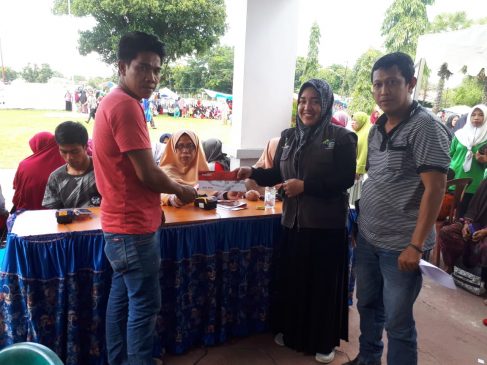 Kemensos RI Serahkan Bantuan ke 1.475 PKH di Minasatene