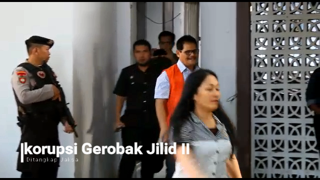 Ditarungku, Amran Ambar Kenakan Rompi Orange
