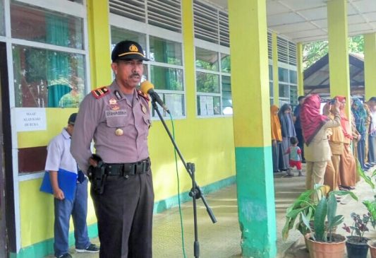 Pacu Kedisiplinan Pelajar, Kapolsek Balocci Jadi Pembina Upacara di Sekolah