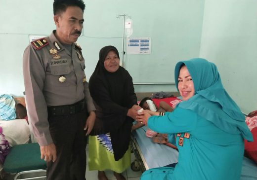 Rawat Cucunya Sebatang Kara, Ibu Rohaya Terharu Dikunjungi Kapolsek