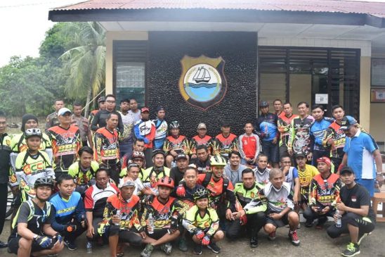 Dekatkan Diri Dengan Warga, Kapolres Sidrap Gowes Bersama Komunitas Sepeda