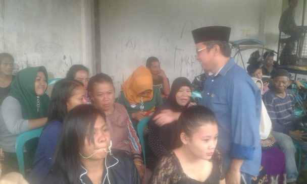 Meski Hujan, Warga Ujung Sabbang, Antusias Ketemu YL