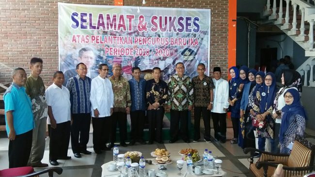 Wawali Lantik Pengurus IKA SMPN 3 Parepare Periode 2018-2020