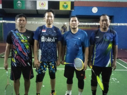 Pererat Silaturahmi, Dinkes-Korpri Gelar Pertandingan Persahabatan Badminton