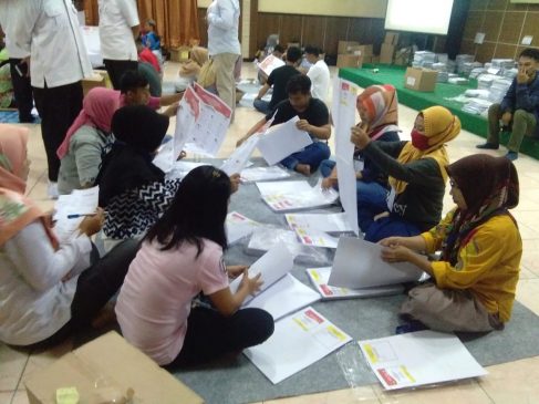 Wow….!!! KPU Sortir Surat Suara di Gedung Hotel