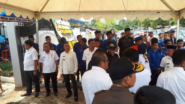 Polsek Minasatene Kawal Proses Pemakaman Mertua Menteri Pertanian