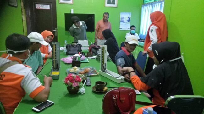 Dinkes Rutin Periksa Kesehatan Petugas Kebersihan di Parepare