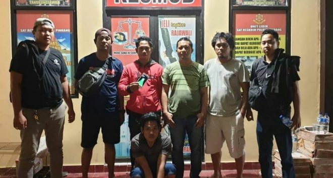 Penjual Kain Ini, Curi Hand Phone Pelanggannya Saat Akan Belanja