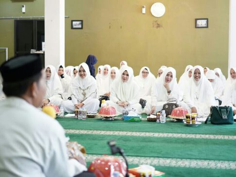 Ciptakan Pemilu Damai Ketua  Bhayangkari Parepare gelar doa dan dzikir Bersama