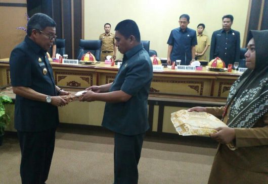 Pemkot Serahkan LKPj Walikota Tahun 2018 ke DPRD Parepare