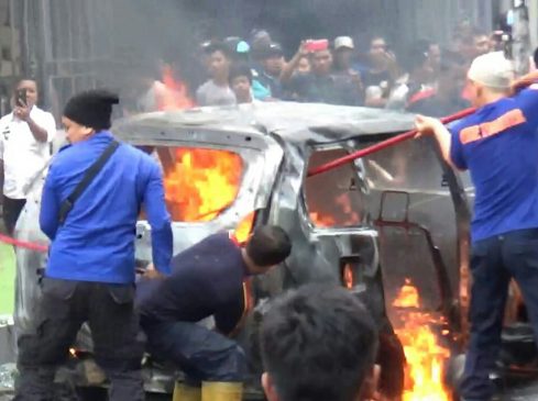 Mobil Avanza Hangus Terbakar Dijalan Ahmad Yani