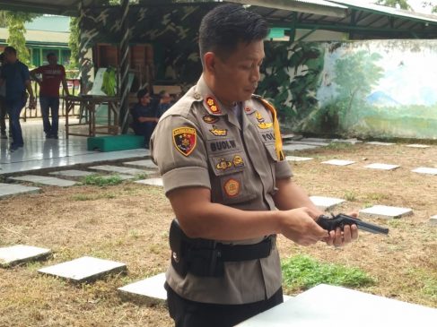 Tingkatkan Kemampuan, Personil Polres Sidrap Gelar Latihan Menembak