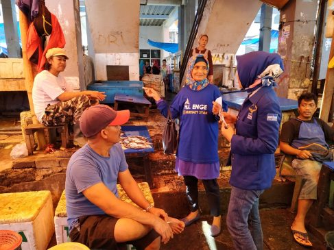 Blusukan ke Pasar Sentral Lakessi Nurtiati Syam Dikerubuti Warga