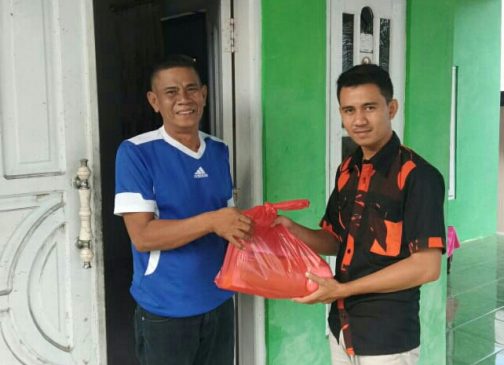 Bagi Takjil, Pemuda Pancasila Peringati Hari Lahir Pancasila
