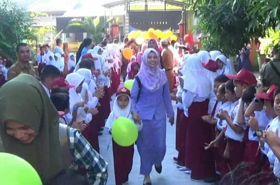 Uniknya Hari Pertama Masuk Sekolah Di SD Negeri 8 Pinrang