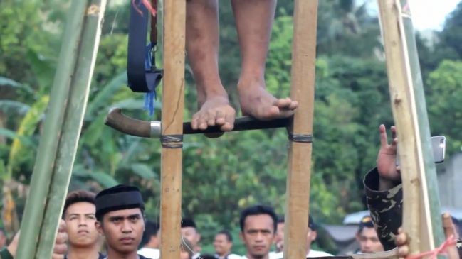 Tonton “Ilmu Kebal, Banser Enrekang Jaga Ketahanan NKRI” di YouTube