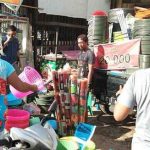 Simbolisasi Membawa Berkah 10 Muharram, Emak-Emak Serbu Pelengakapan Dapur di Pasar Lakessi