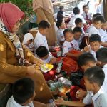 Tanamkan Cinta Lingkungan,UPT SDN 8 , Giatkan EcoBrick