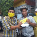 “Golkar Peduli” Parepare Bagikan Masker Serta Nasi Kotak ke Warga Ditengah Pandemi Covid-19