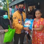 Hermanto Bagi-bagi Sembako di Lanu’mang