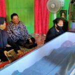 Turut Berduka, Bupati Laura Melayat Almarhum Simon Sili
