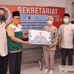 Ratusan Petugas Kebersihan Dapat Bingkisan dari Bupati Laura
