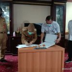 Bupati Laura Tandantangani Serah terima Aset dari Kementrian PUPR