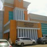 Anggota DPRD Provinsi Serahkan Bantuan APD RSUD Parepare