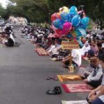 Sholat Idul Adha 1441 H : Jamaah Masjid Ar-Rafiq Sumpang Minangae Meluber Ke Jalan Raya