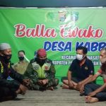 Giat Balla Ewako, Bhabinkamtibmas bersama babinsa Beri Edukasi Warga Melaksanakan Prokes Jelang Tahun Baru 2021