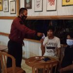 Sinergitas Bhabinkamtibmas Bersama Babinsa, Ajak warga jaga Kamtibmas dan patuhi Protokol Kesehatan dan Pakai Masker