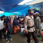 Bhabinkamtibmas Bersama Pemerintah Kelurahan Bontolangkasa, Turun pasar tradisional Lakukan himbauan Pake Masker