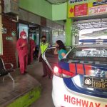 Gunakan Mobil Patroli, Personel Satlantas Polres Parepare Sigap Berikan Pertolongan kepada Korban Kecelakaan