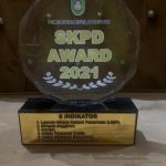 Direktur RSUD Andi Makkasau Terima Penghargaan di HUT Kota Parepare