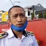 Antisipasi Banjir, Damkar Parepare Semprot Saluran Air yang Tersumbat Akibat Sampah dan Pasir
