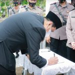 Sambut Hari Bayangkara Ke-75, Bupati Barru Serta Forkopimda Ziarah dan Tabur Bunga di TMP Barru.