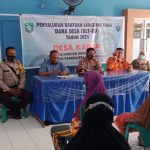 Wakapolsek Minasatene bersama Kepala desa di dampingi Bhabinkamtibmas dan babinsa Kawalan penyaluran BLT DD periode Ke 7