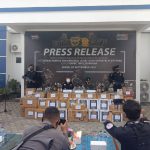 Ribuan Botol Miras Diserahterimakan Satgas Pamtas RI – Malaysia Ke Bea Cukai Nunukan