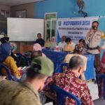 GIAT BALLA EWAKO Bhabinkamtibmas Desa Kabba Hadiri Acara Musdes Penyusunan Rencana Kerja Pemdes (RKPDes) TA. 2022